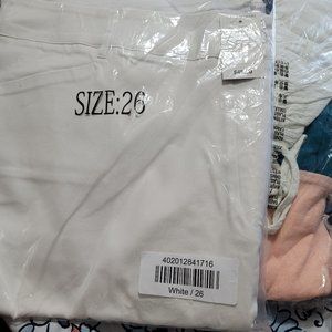 Ashley Stewart  26W White Capris